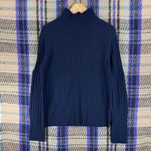 Abercrombie & Fitch men's ribbed knit‎ pullover sweater in a classic navy blue